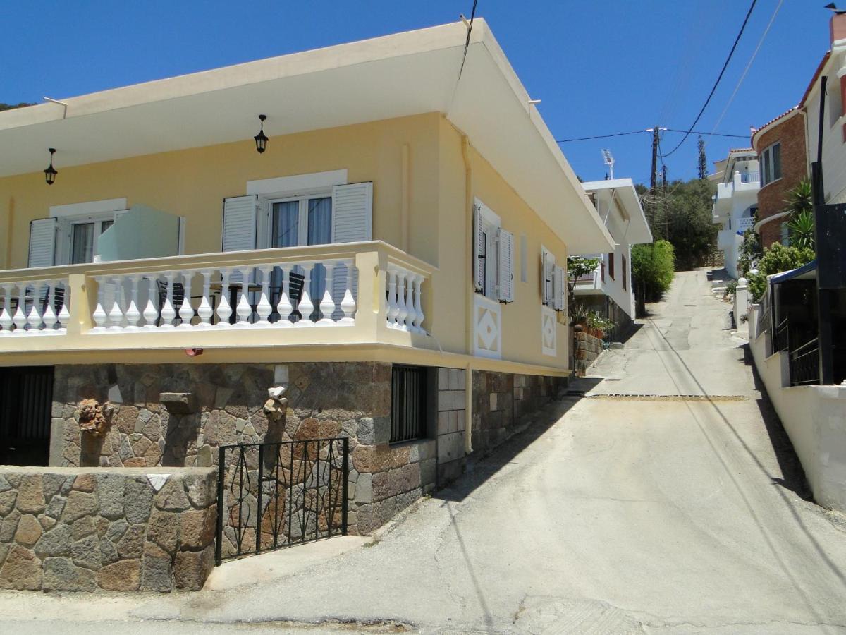 Chrysanthe'S Apartments No1 Poros Town Exterior photo